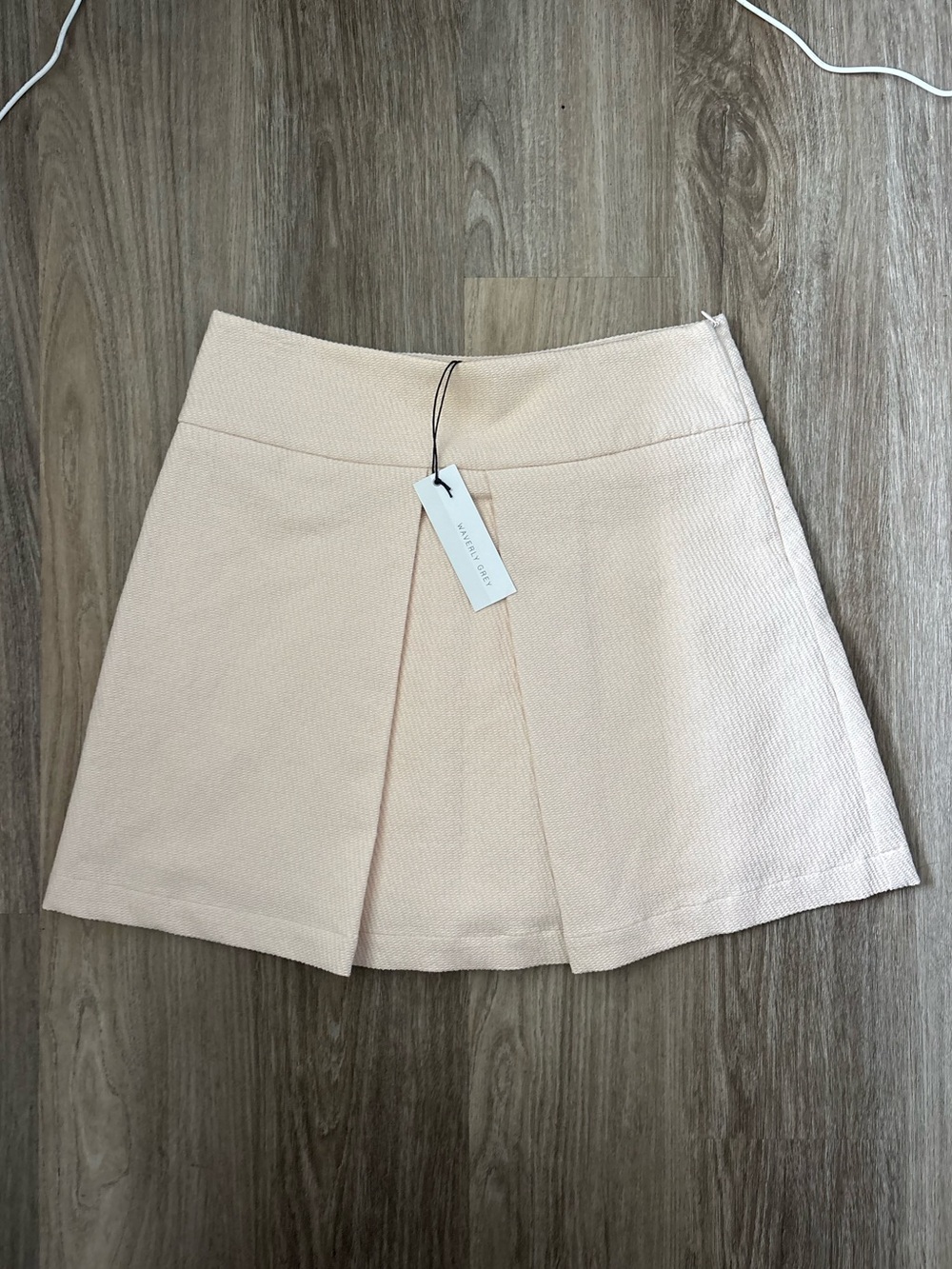 NWT Waverly Grey Cream Pleated High Waisted Mini Skirt Size 4